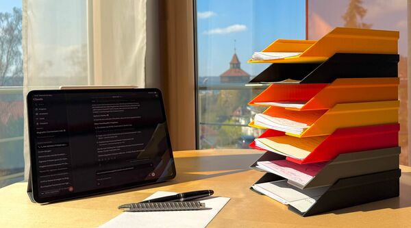 Nicole Angela Buck beim digitalen Frühjahrsputz – Ordnung in KI-Workflows und Tools